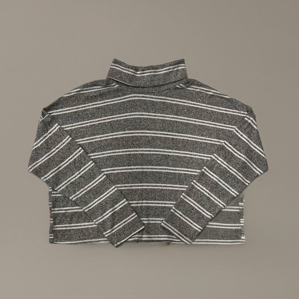 🌬️ Caution To The Wind Turtleneck Top~Women’s Med~Marled Gray w/ White Stripes